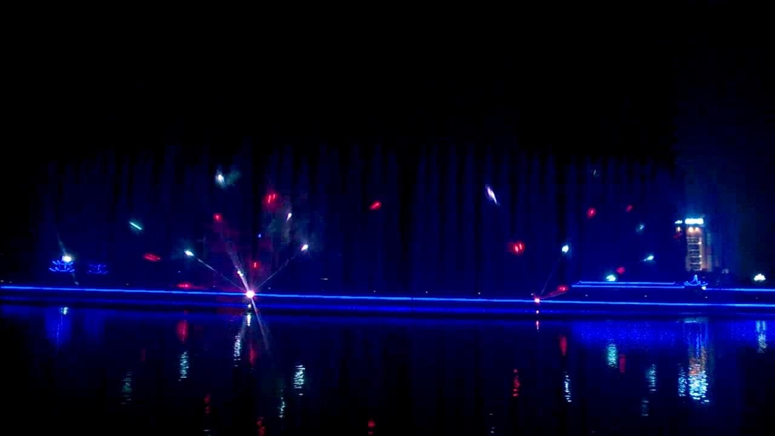 Demostración moderna creativa de la danza de la luz laser para el diseño modificado para requisitos particulares plaza comercial proveedor